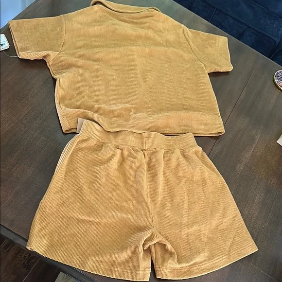 Button-Up Shirt and Shorts Set - Picture 5 of 9